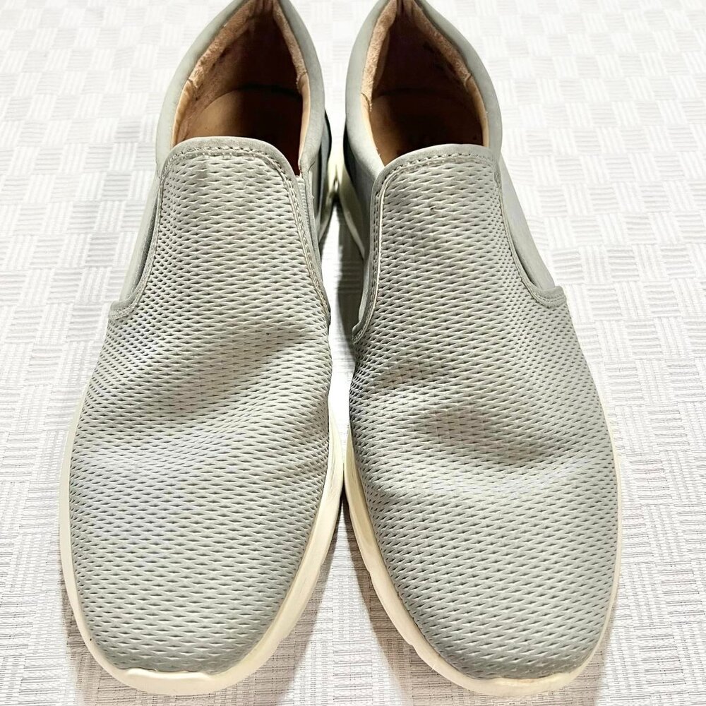 Size  9.5 Woman s SOUL Naturalizer Gray Casual Walking Shoe